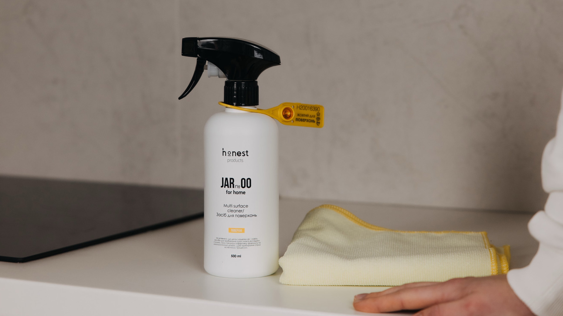 honest JAR №00 multisurface cleaner